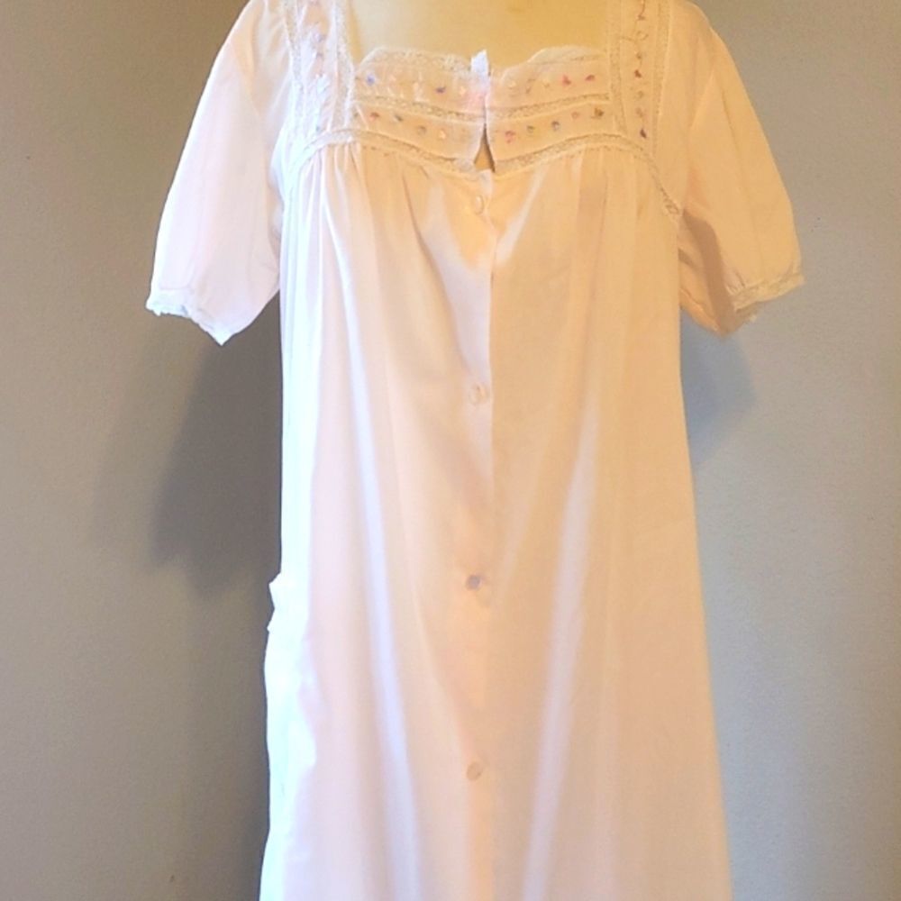 Barbizon vintage nightgown medium.